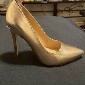 Jusfab size 8 Gold